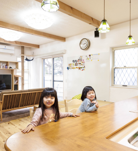 リビング　子供たち　写真