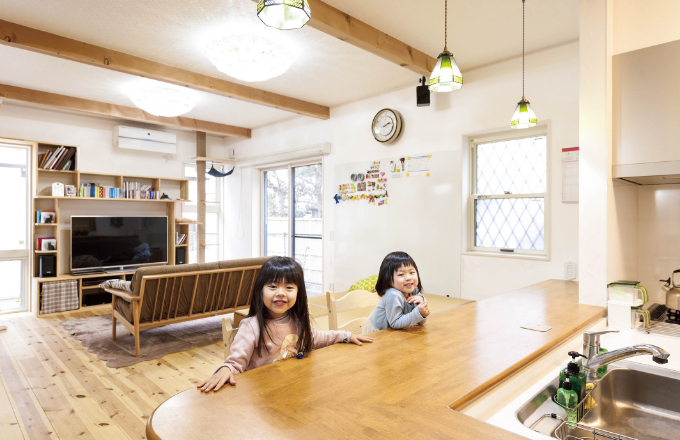 リビング　子供たち　写真