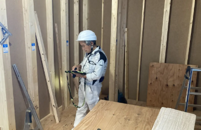 設計士　確認中　写真