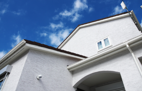 外観　青空　写真