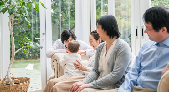 リビング　家族団欒　写真
