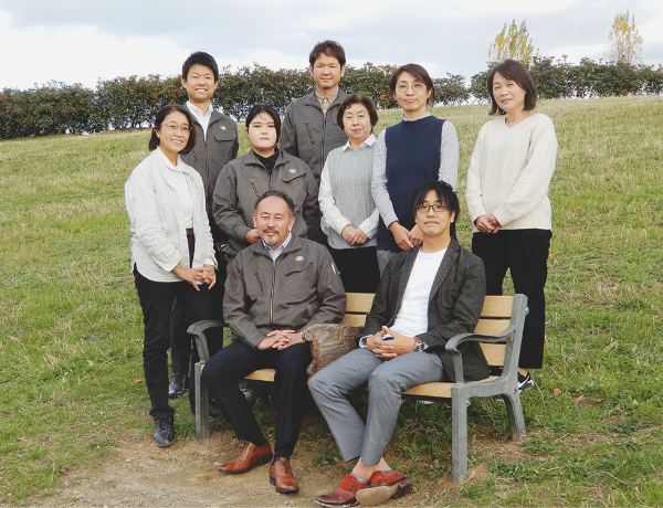 エッグ住まいる工房　スタッフ集合　写真