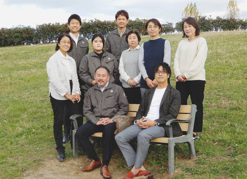 エッグ住まいる工房　スタッフ集合　写真