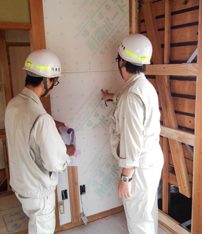 断熱性能　チェック中　写真