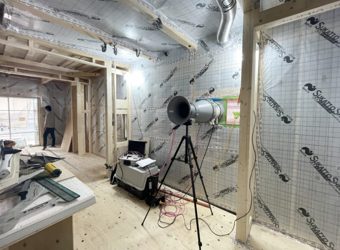 気密測定機器　現場　写真