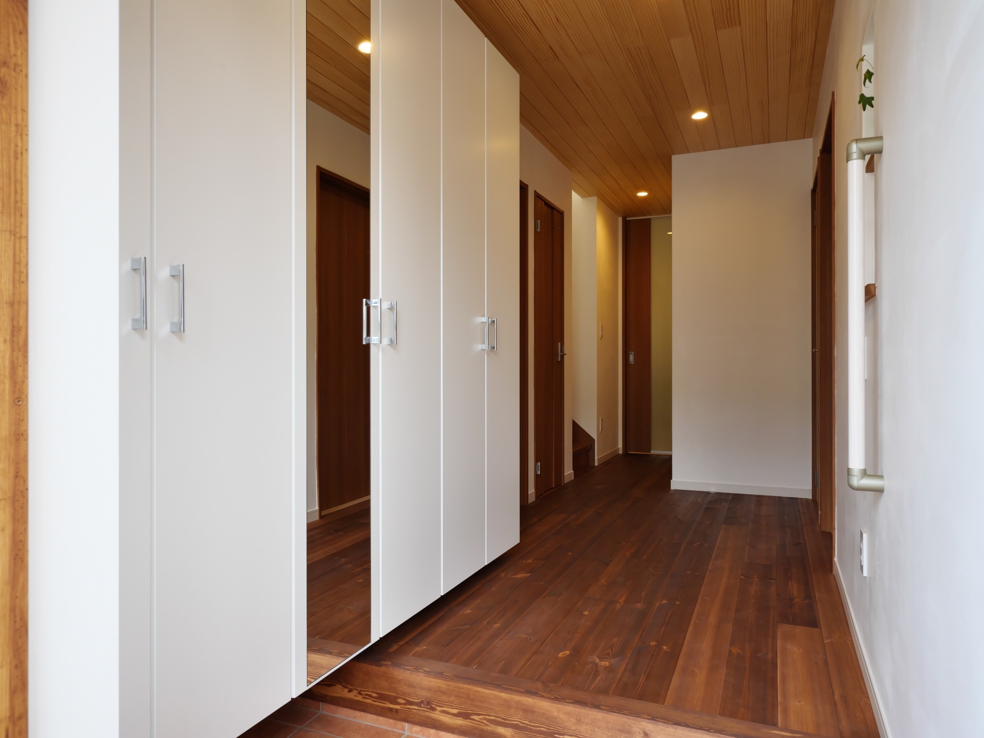 プライバシーを尊重した中廊下のある家 大阪府茨木市で自然素材の注文住宅のご相談はエッグ住まいる工房へ