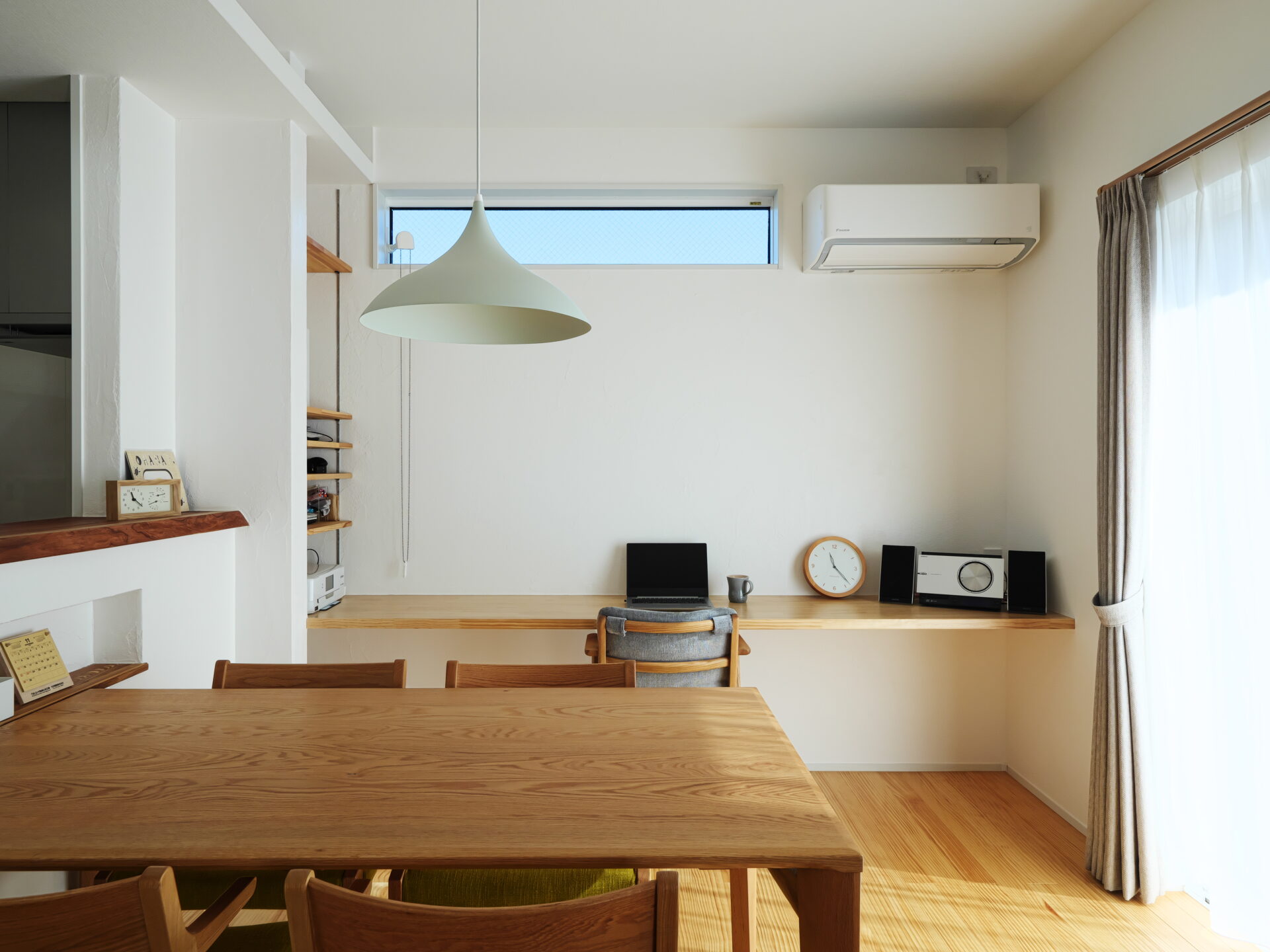 摂津市の注文住宅｜大黒柱と梁を魅せる自然素材の家｜無垢の木をふんだんに使った家 アイキャッチ