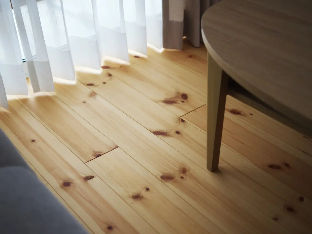 無垢材ってなに？自然素材がつくる心地よい住まいの話 アイキャッチ