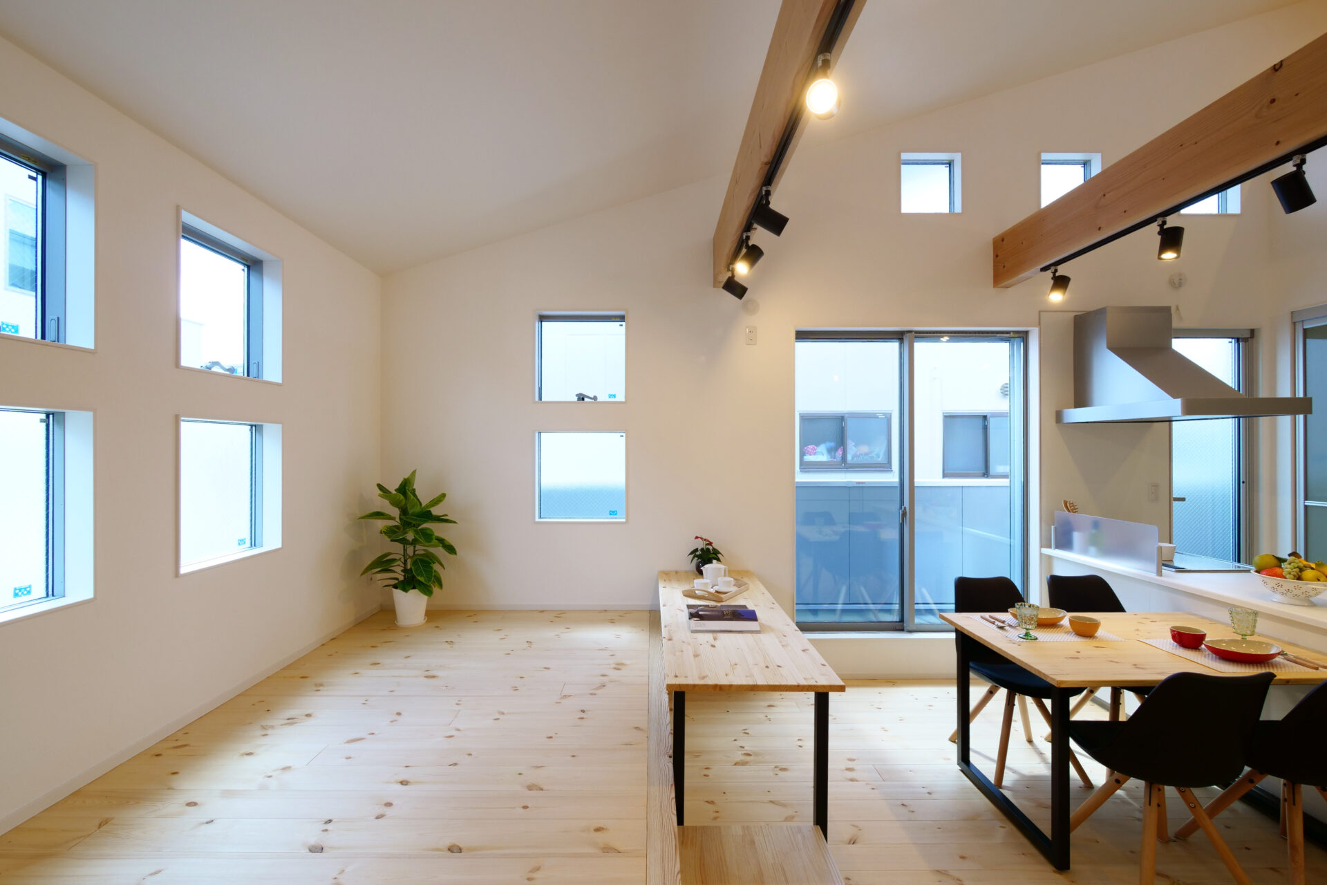 茨木市の注文住宅｜勾配天井で光と広がりを手に入れた２階リビングの家 アイキャッチ