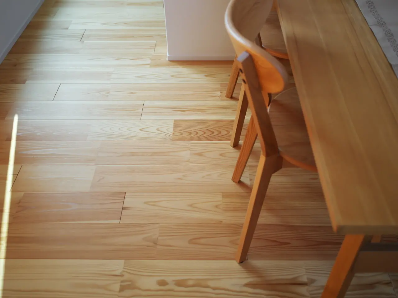 なぜ自然素材の家は、住むほどに好きになるのか アイキャッチ