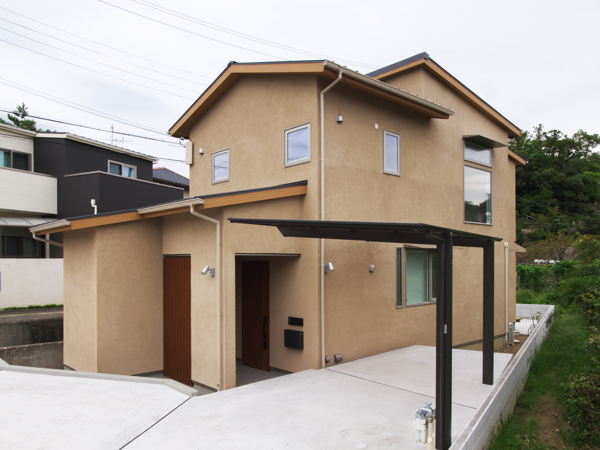 茨木市の注文住宅｜自然豊かな町に溶け込むナチュラルデザインの家｜そとん壁で建てた自然素材の家 アイキャッチ