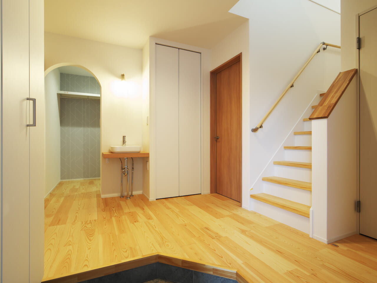 茨木市の注文住宅|小上がりダイニングで家族の目線が揃う2階リビングの家|勾配天井のある暮らし アイキャッチ 茨木市の注文住宅|小上がりダイニングで家族の目線が揃う2階リビングの家|勾配天井のある暮らし アイキャッチ