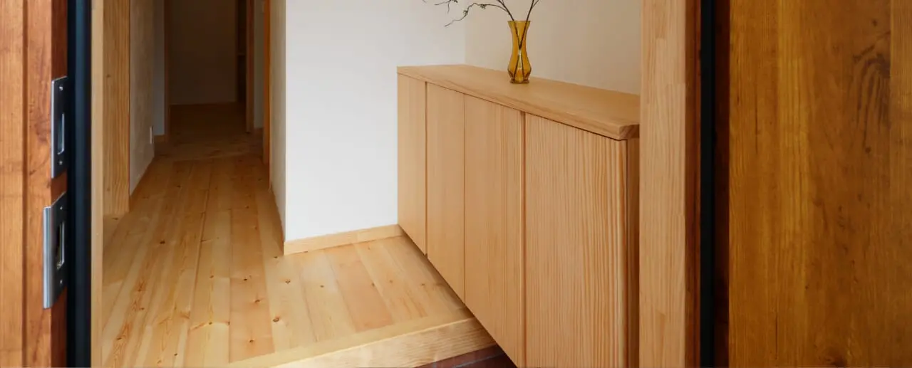 土のついた道具やおもちゃ、野菜などを収納するクローゼット｜土間収納（どましゅうのう）を便利に使う アイキャッチ