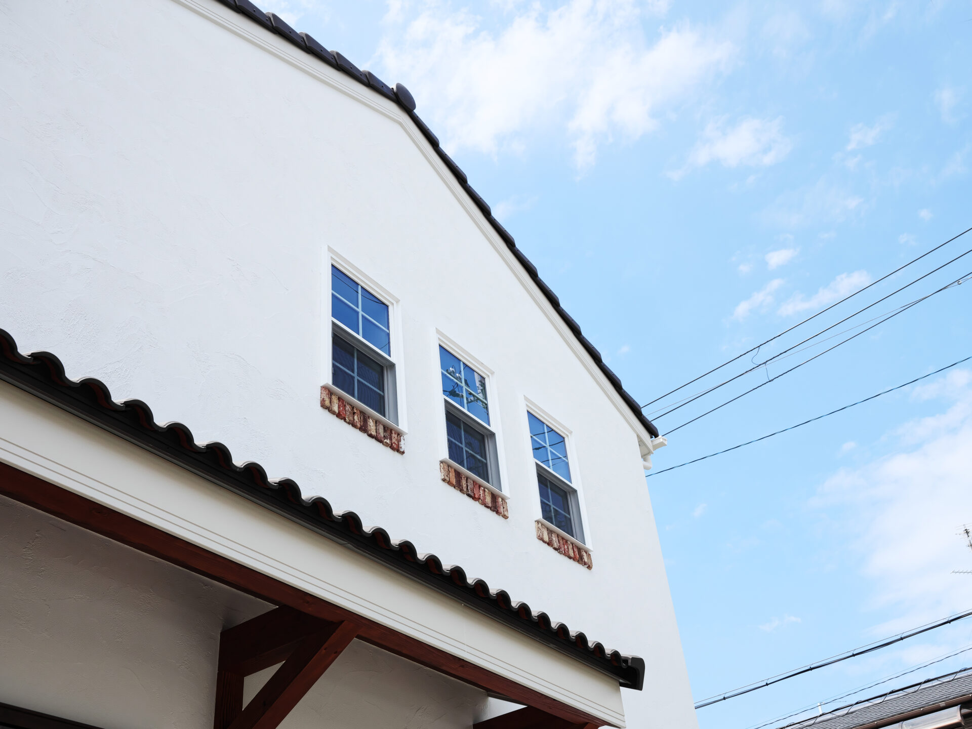 茨木市の注文住宅｜漆喰塗の外壁でつくる家｜やわらかな素材感が魅力の住まい アイキャッチ