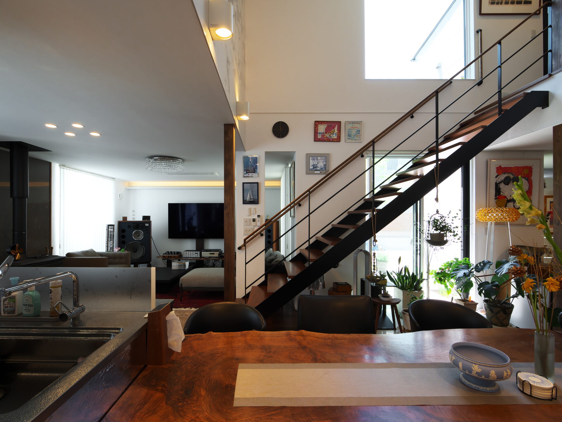 岸和田市の注文住宅｜自然素材が映えるラグジュアリーな住まい｜本物志向の上質な家づくり アイキャッチ