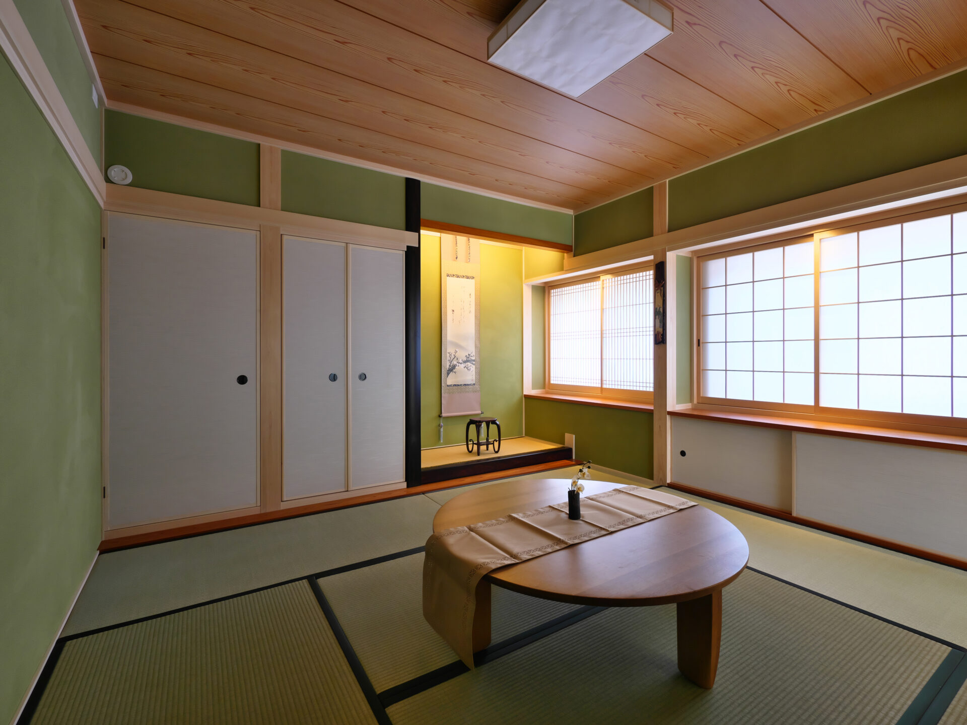 摂津市の注文住宅｜木の温もりを感じる住まい｜造作階段と梁見せ天井、和室のある愛猫家住宅 アイキャッチ