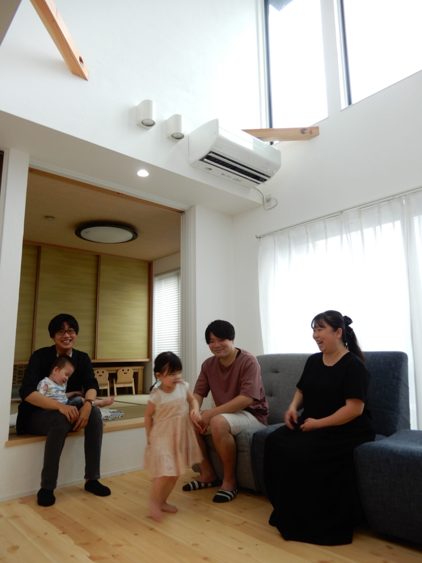 茨木市｜前面道路幅の狭さが気になり躊躇していたところ、家の前までスムーズに往来できるのか、すぐさま自分の車で確かめてくれた アイキャッチ