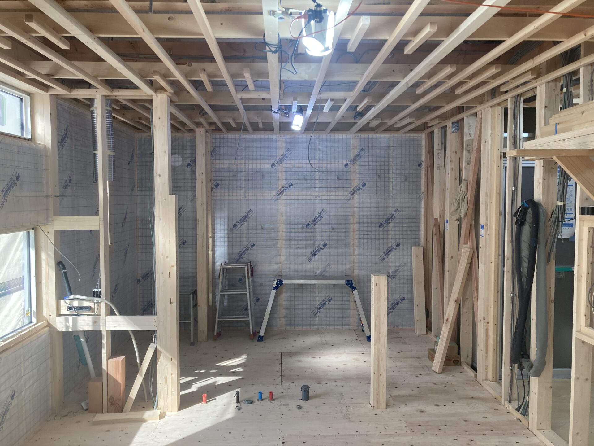 【断熱工事完了】滋賀県大津市の新築注文住宅｜自然素材にこだわるエッグ住まいる工房 アイキャッチ