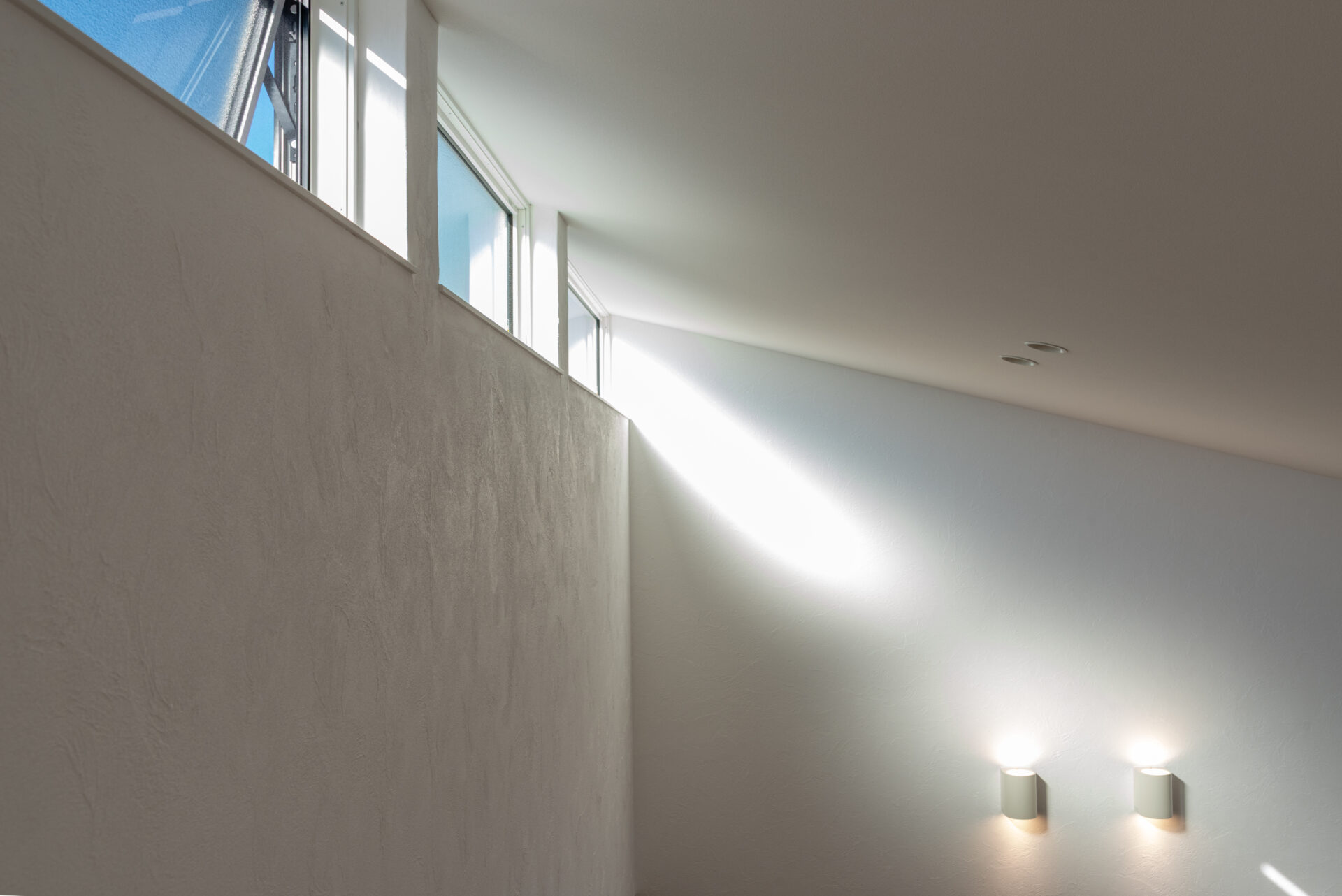 南向きじゃなくても明るい家はつくれる｜採光設計で変わる住まいの心地よさ アイキャッチ