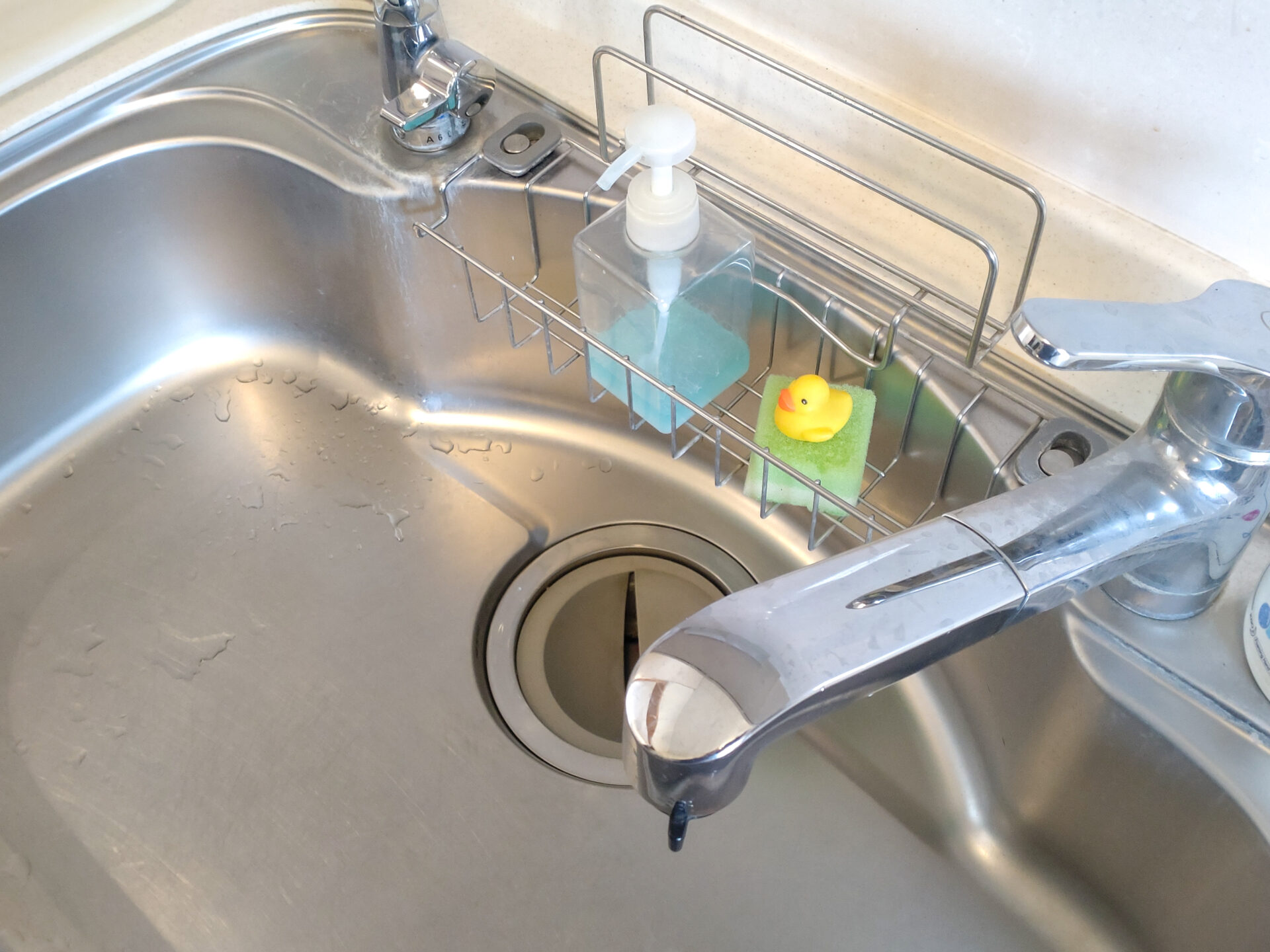 キッチンに流してはいけないもの｜つい流してしまったときに知っておきたい理由と対処法 アイキャッチ