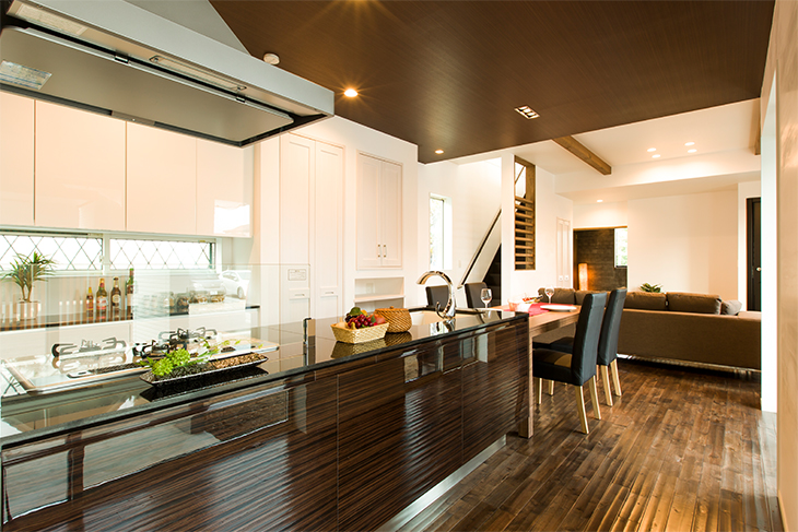 台所の排水が流れにくい…業者を呼ぶ前に確認したいこと アイキャッチ